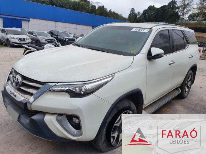 TOYOTA HILUX SW4 19/19