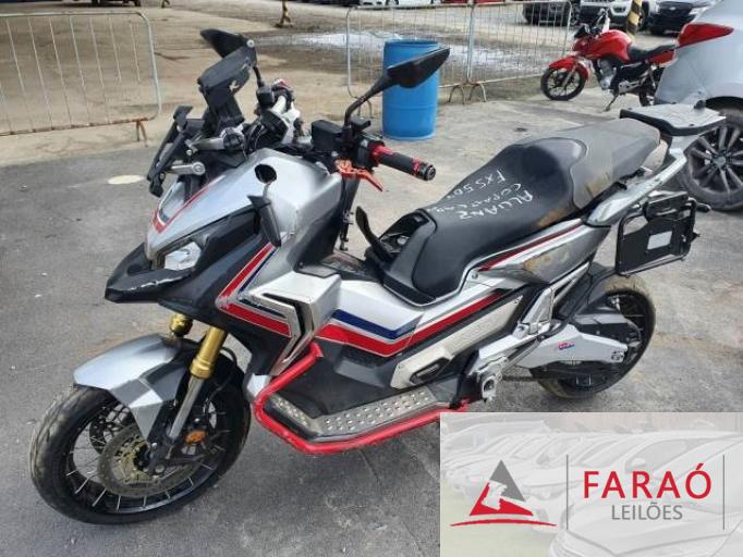 HONDA X-ADV 750 18/18