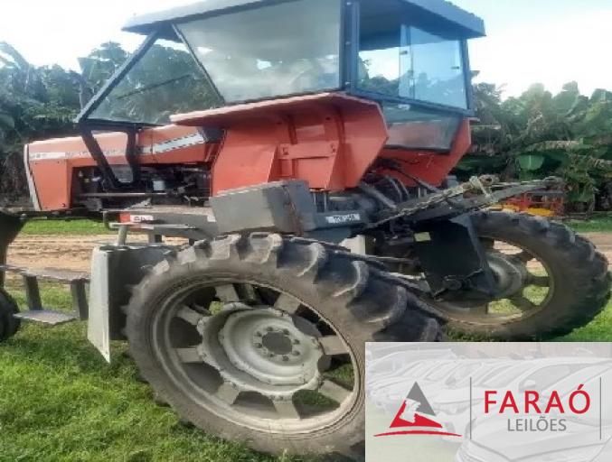 TRAMPULO MF 265 COM PULVERIZADOR KO 2000