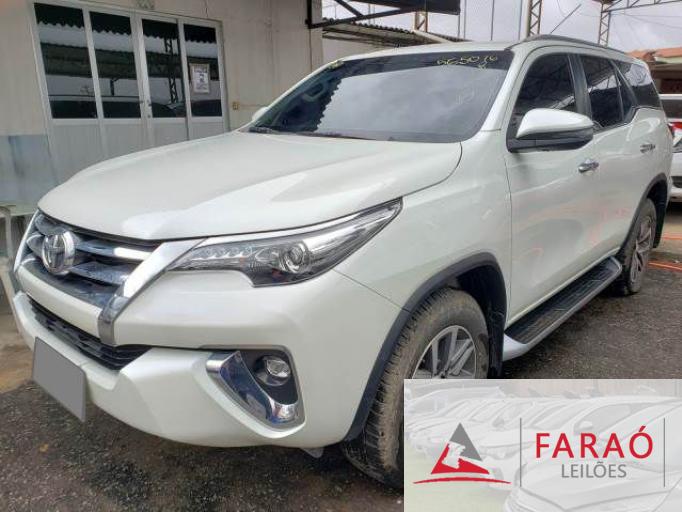 TOYOTA HILUX SW4 19/19