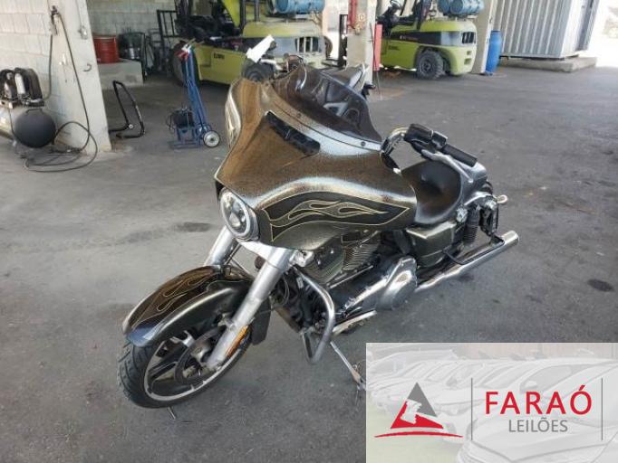 HARLEY DAVIDSON STREET GLIDE 16/16