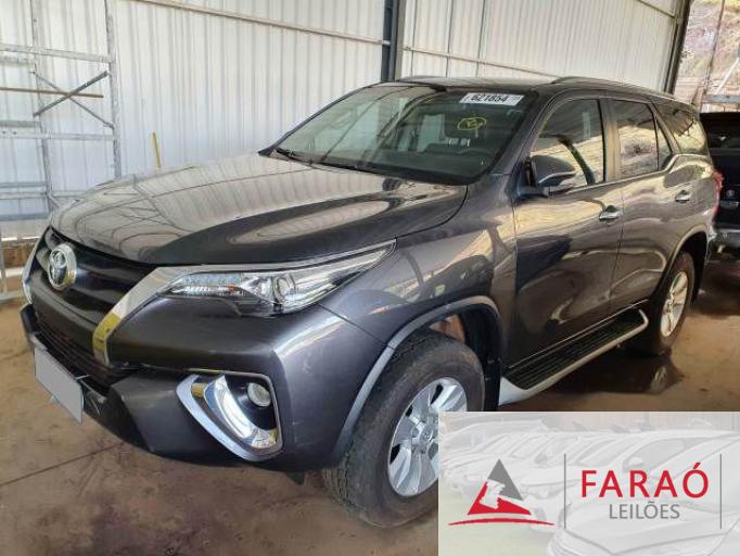 TOYOTA HILUX SW4 17/17