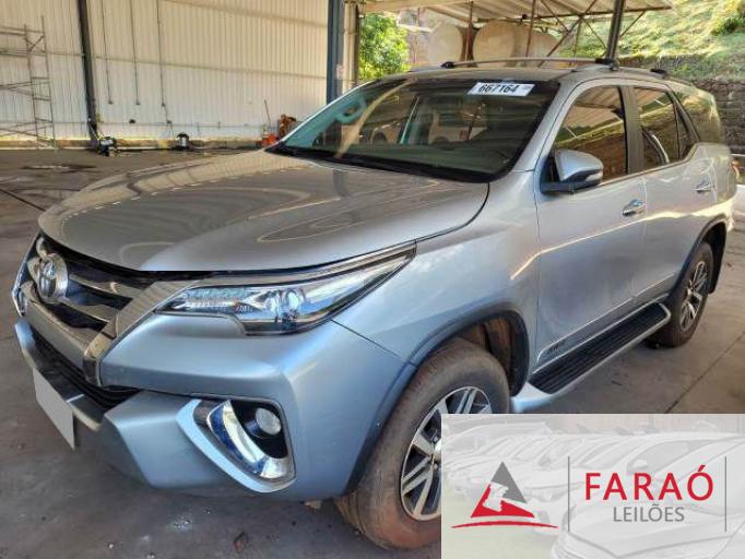 TOYOTA HILUX SW4 16/16